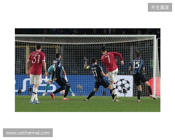 记者：因下赛季很大概率有欧冠踢，曼联想B费再至少留队1年