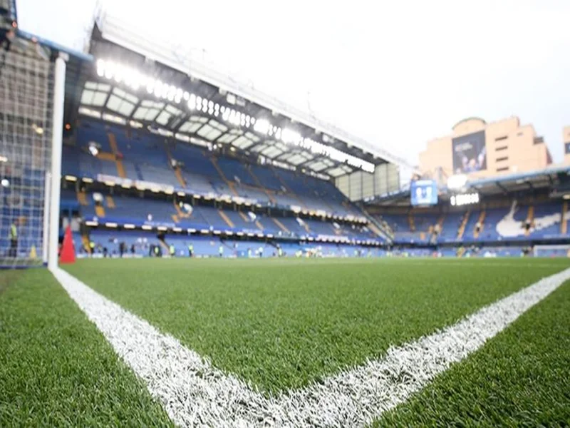 英足总官方：切尔西因球迷向场内投掷水瓶被罚款15万英镑